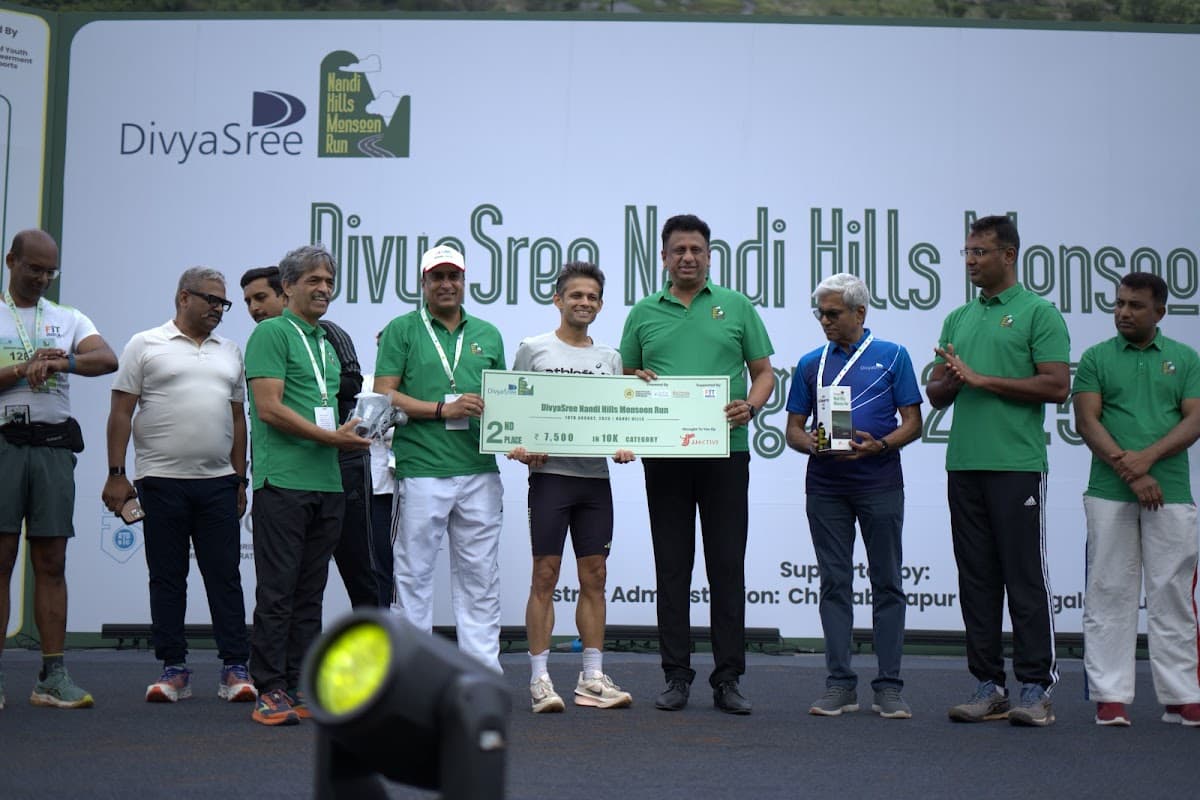 2nd place 10K prize ceremony