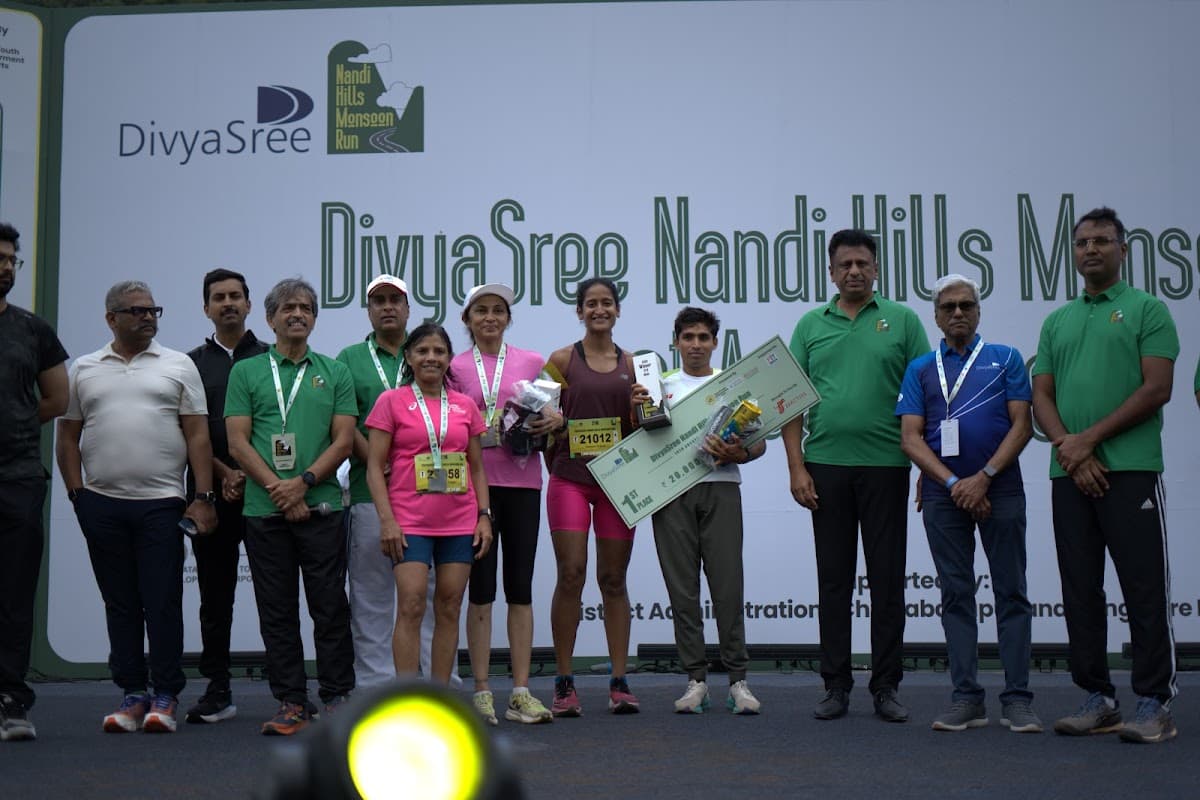 21K winners group photo on stage